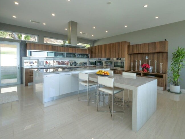 Building Photo - 1356 Vía Romero