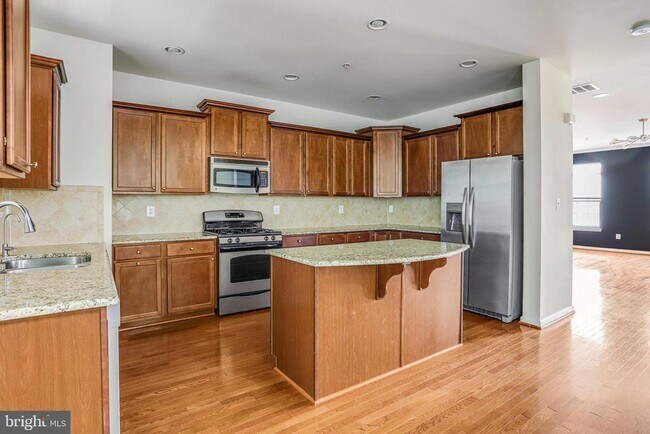 Building Photo - 23210 Roberts Tavern Dr