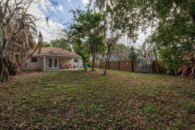 Building Photo - Adorable rental available in heart of Orlando !