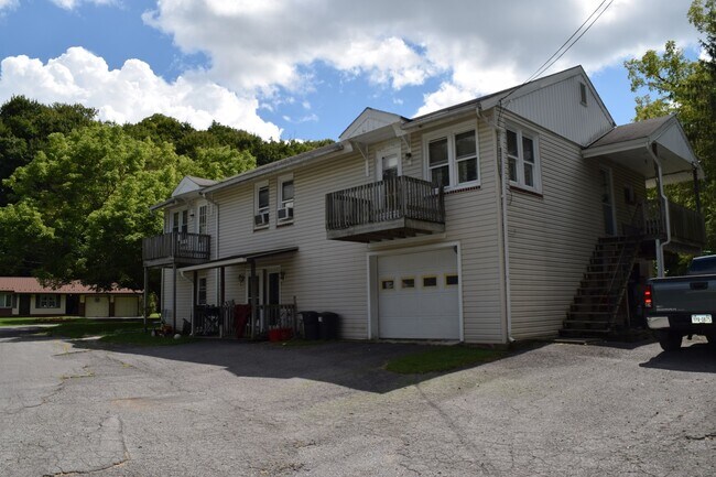 Building Photo - 147 Capperella Dr