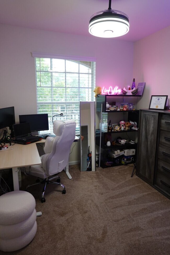 Building Photo - Stone Bridge