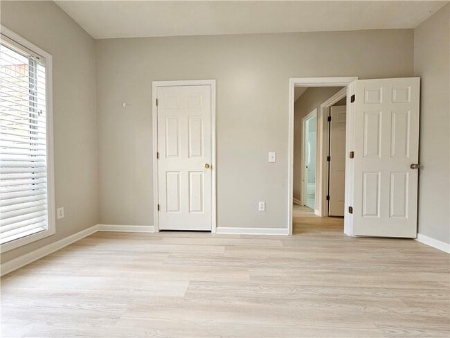 Building Photo - 3351 Governors Ct