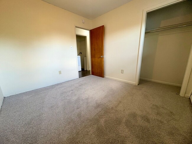 Building Photo - 2 Bedroom 1 Bathroom in Elizabethtown w/La...