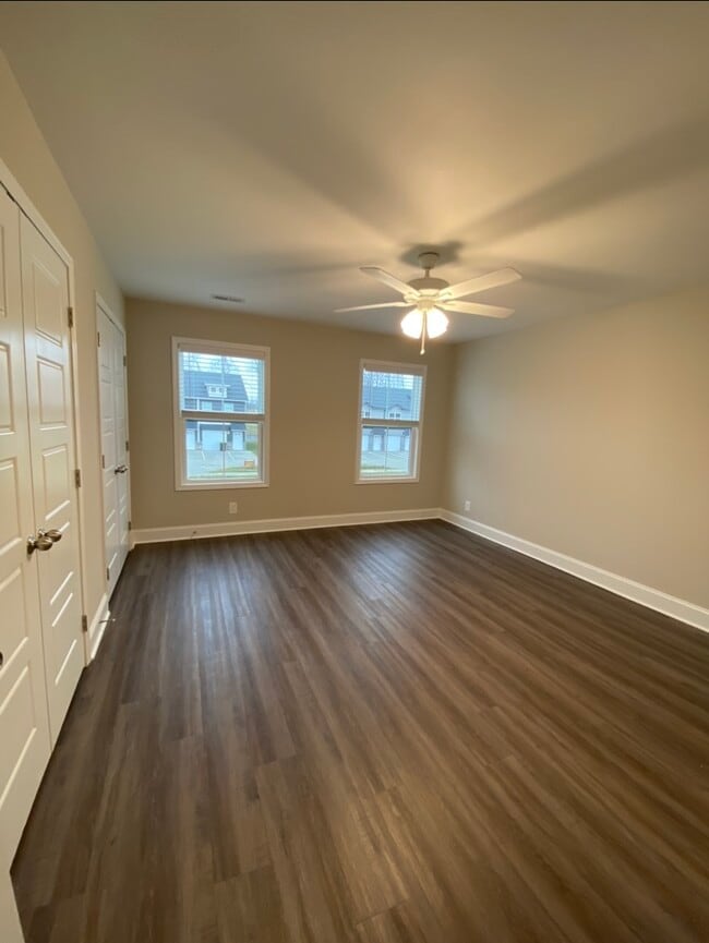Building Photo - 1027 Glenkirk Dr