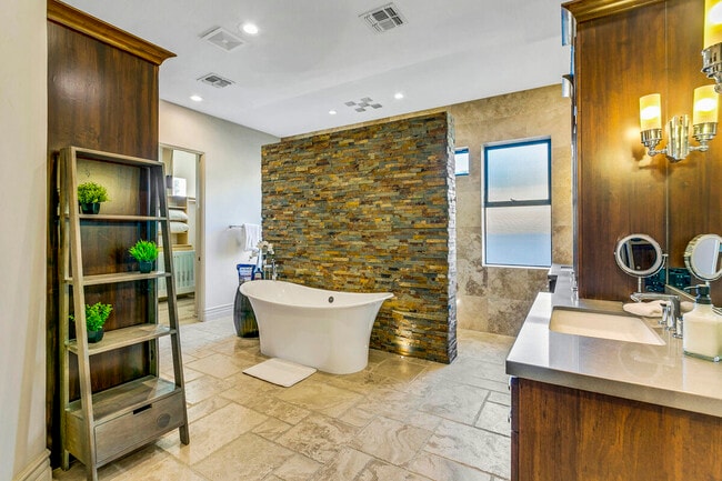 Building Photo - 41370 Sparkey Way