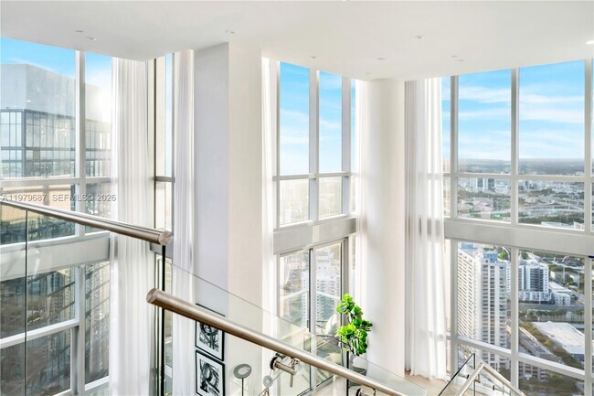 Building Photo - 851 NE 1st Ave