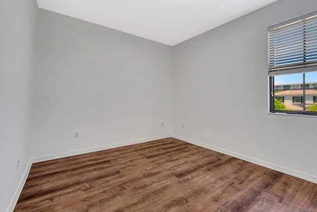Building Photo - 972 NE 193rd Terrace
