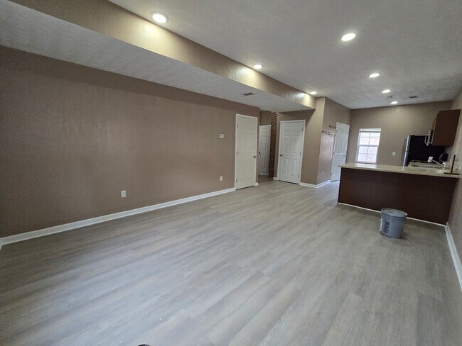 Building Photo - mad5878