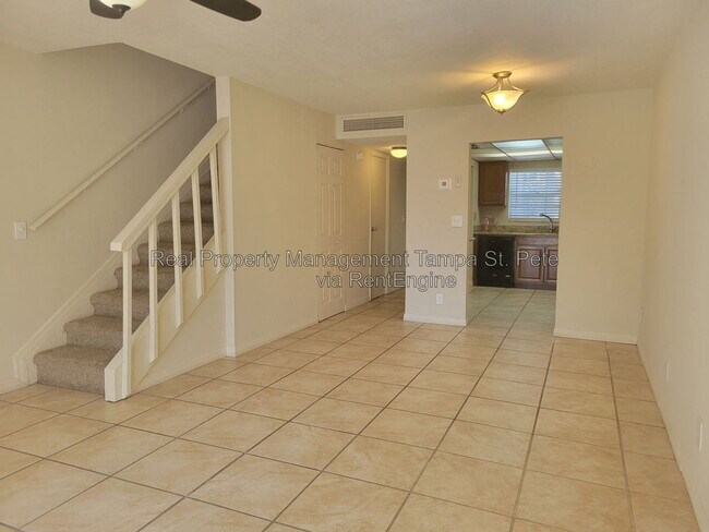 Building Photo - 711 Russell Ln