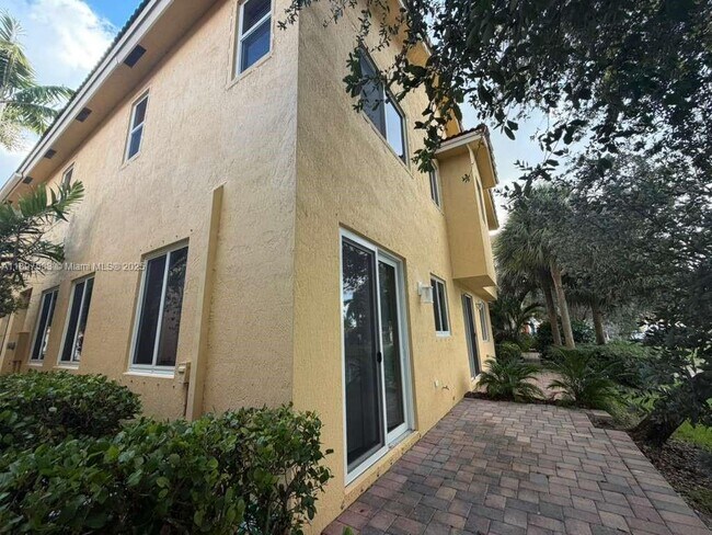 Building Photo - 1737 Carvelle Dr