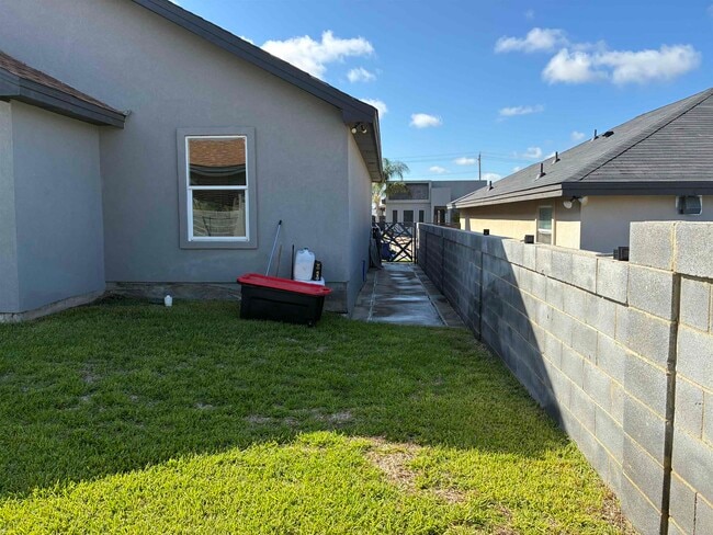 Building Photo - 1622 Bilbao Drive