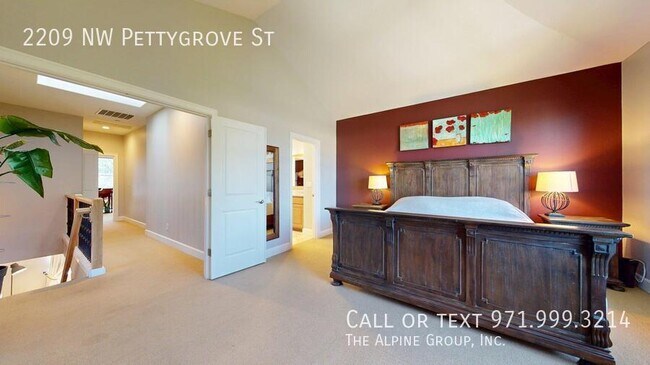Building Photo - 2209 NW Pettygrove St
