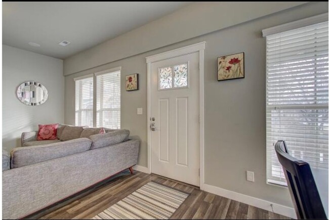 Building Photo - 863 Cecina Ct