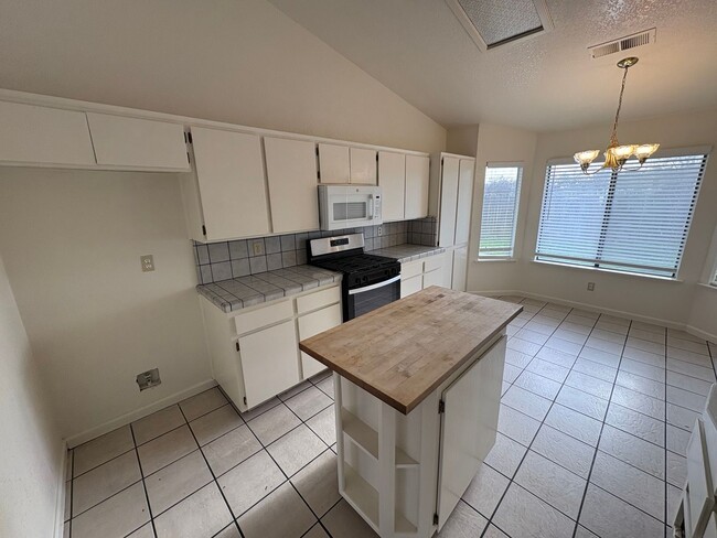 Building Photo - Very Nice Home for Rent! Swimming Pool!