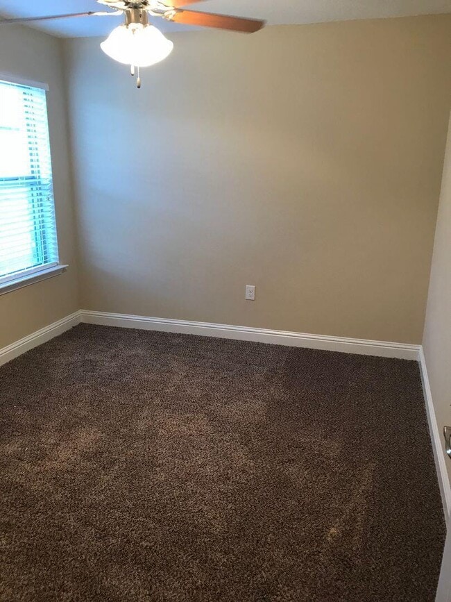 Building Photo - 3070 Crown Creek Cir