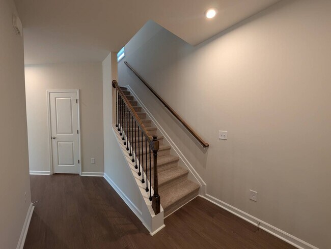 Building Photo - 985 Tess St