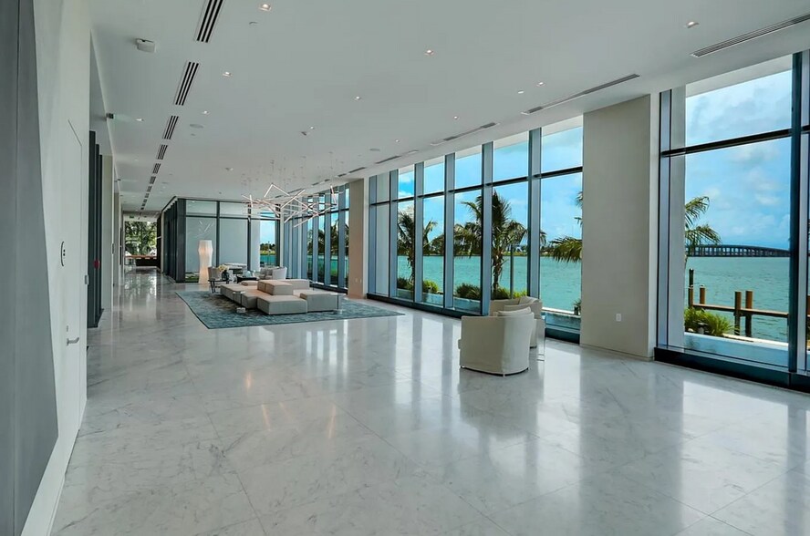 Building Photo - 3131 NE 7th Ave