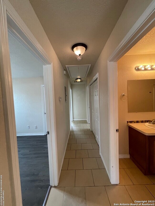 Building Photo - 207 Carranza St