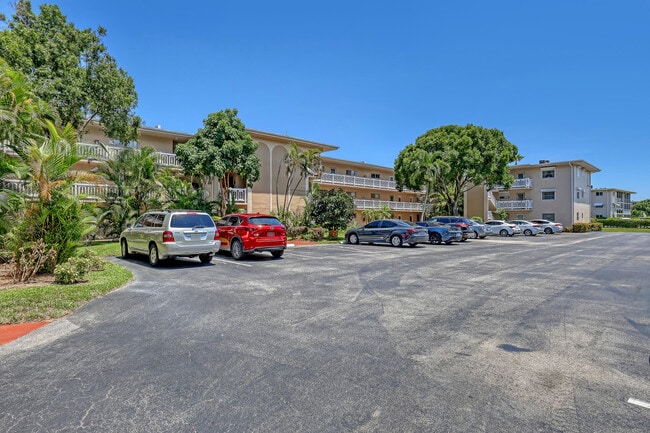 Building Photo - 2687 Garden Dr N