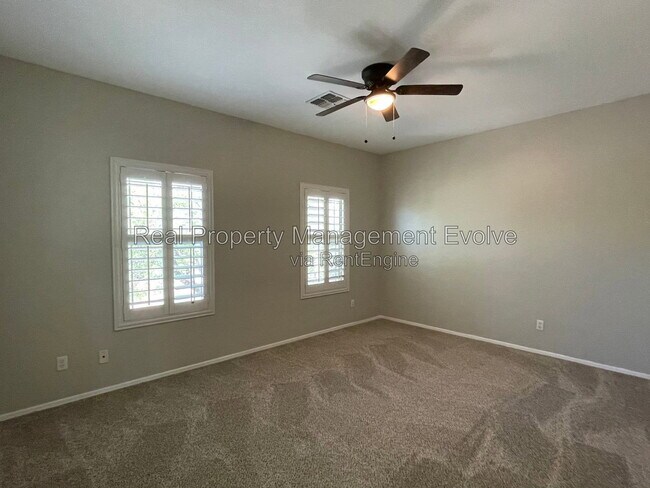 Building Photo - 3632 W Jacksonville Dr