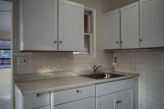 Building Photo - 43 SW 11th St