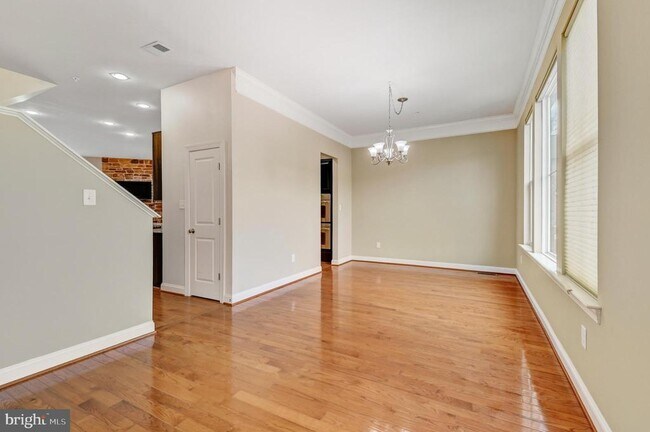 Building Photo - 9851 Garden Ranges