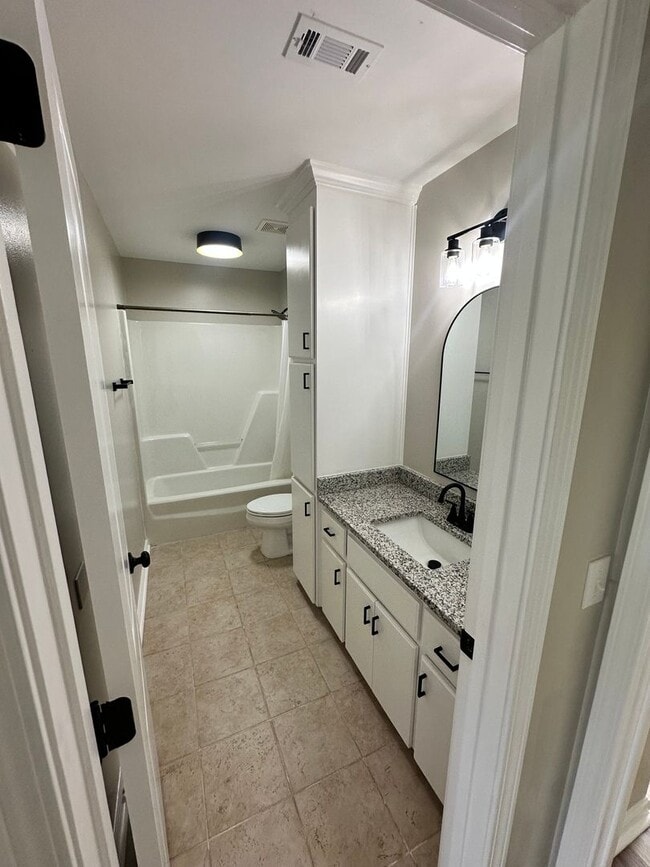 Building Photo - Gorgeous Home in Dothan, AL