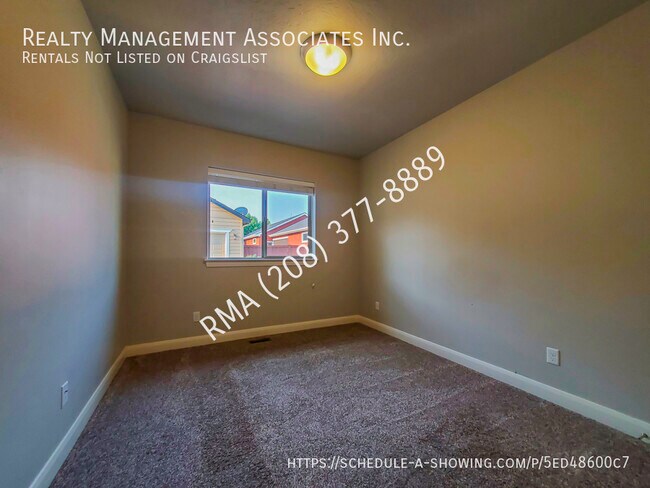 Building Photo - 11277 W Portola St
