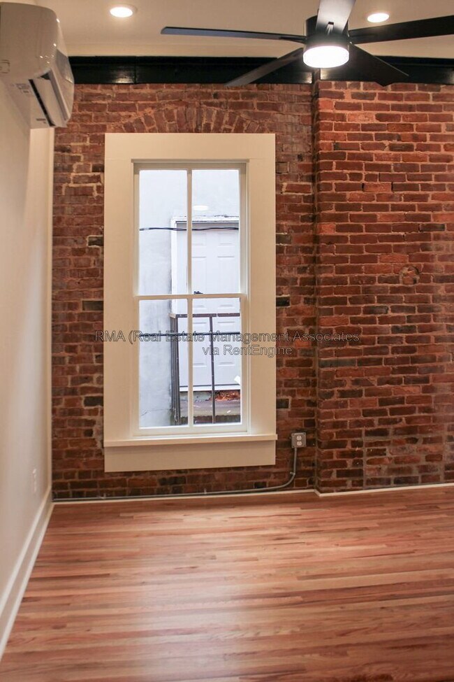 Building Photo - 4 6/8 Zebulon St
