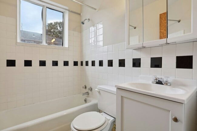 Building Photo - 4628 Tyler St NE