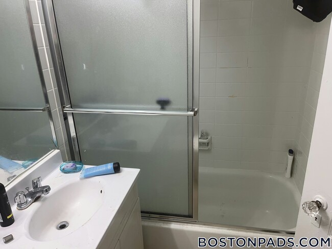 Building Photo - 62 Boylston St