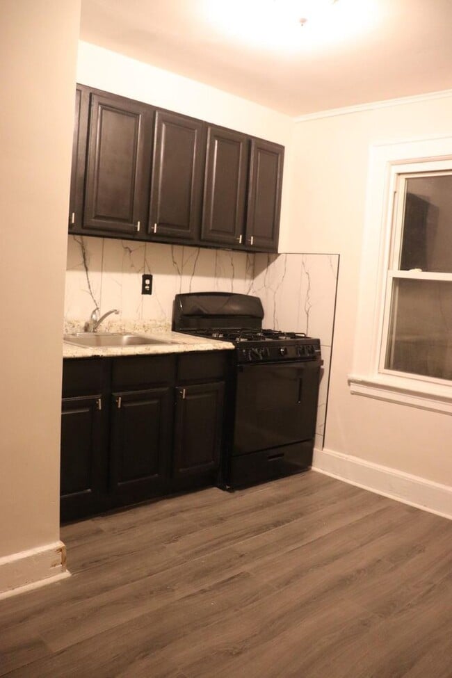 Building Photo - 28 Beechwood Pl