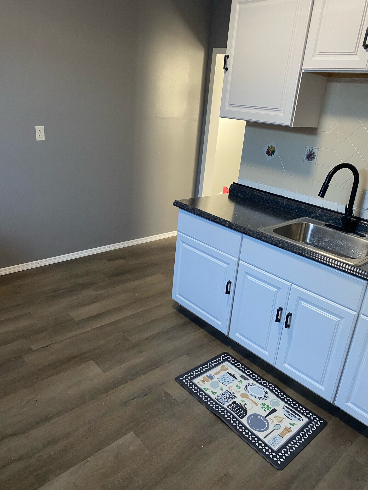 Building Photo - 421 Halsted St