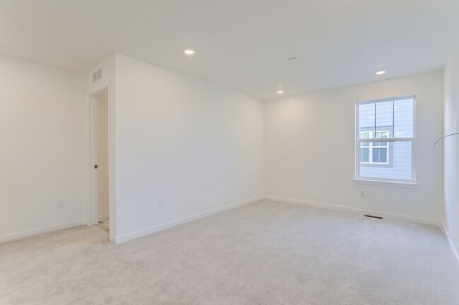 Building Photo - Stunning New Build in Aurora with Sleek Fi...