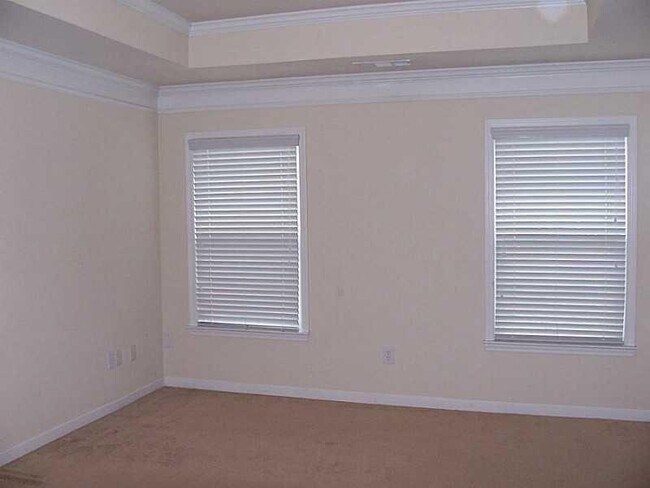 Building Photo - 11040 Brunson Dr