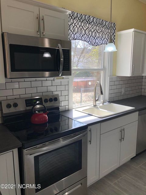 Building Photo - 605 SE 3rd St