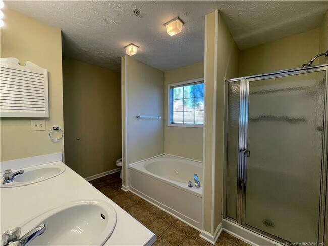 Building Photo - 224 Waterdown Dr