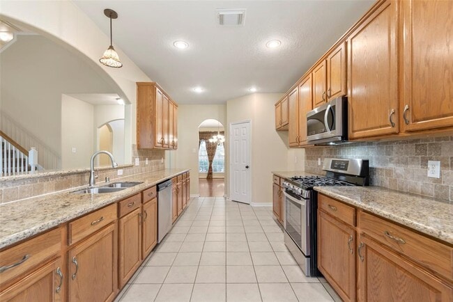 Building Photo - 25727 Shady Spruce Ln