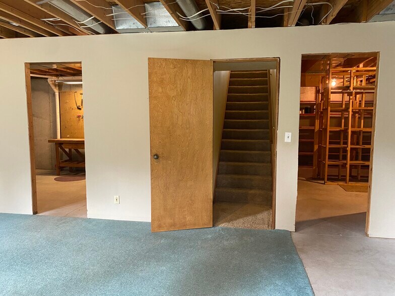 Building Photo - 855 Claremont Ct