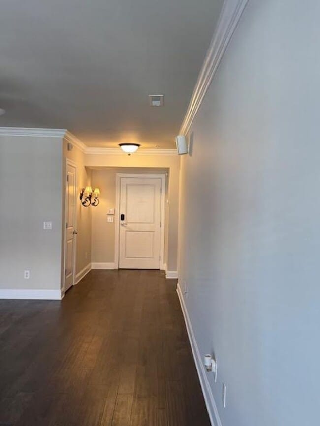 Building Photo - Experience the Heart of It All - at Mayfaire Townview!