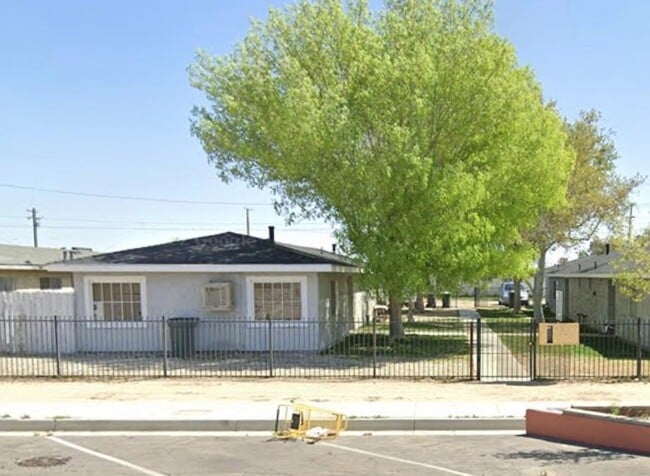 Primary Photo - 2516 Diamond St