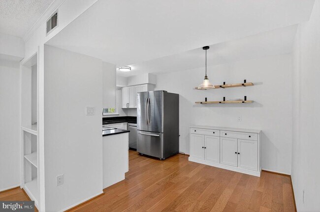 Building Photo - 7753 Inversham Dr