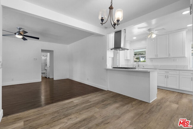 Building Photo - 214 N Martha Pl