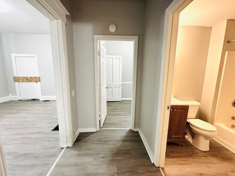 Building Photo - 2823 Garfield Ave