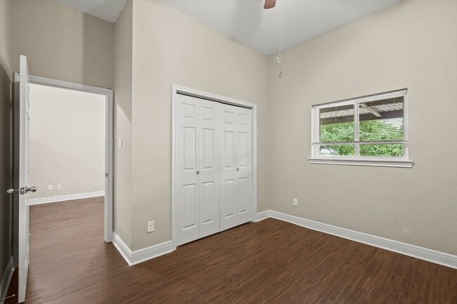 Building Photo - One of a kind, adorable 2 bed/1bath