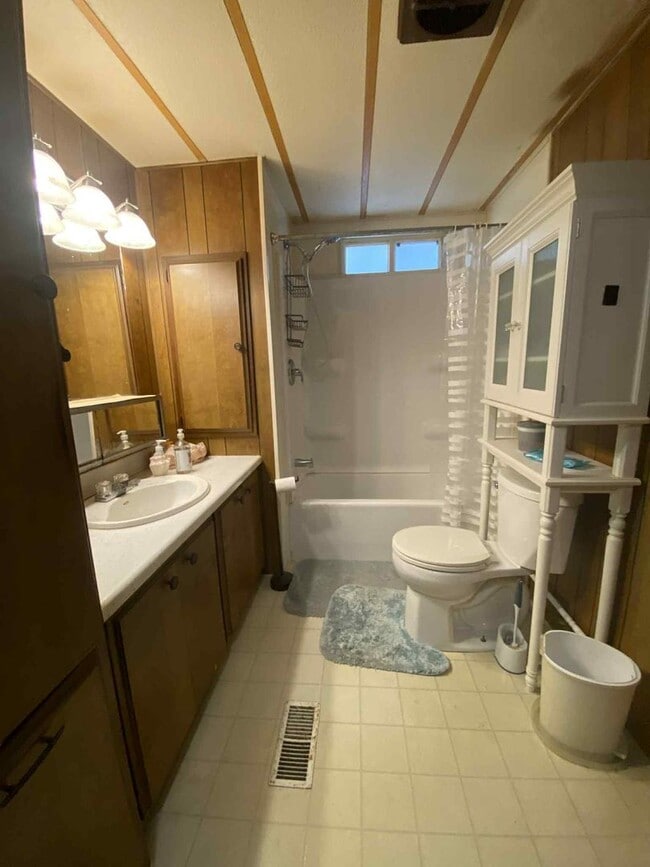 Building Photo - 5316 53rd Ave E