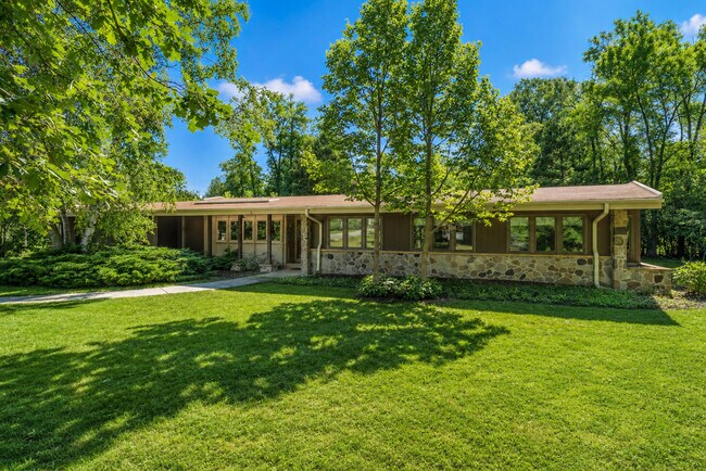 Building Photo - 9200 N Tennyson Dr