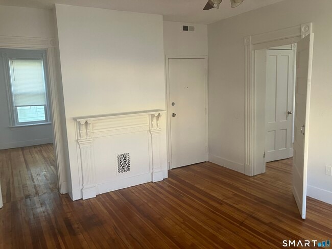 Building Photo - 473 Howard Ave