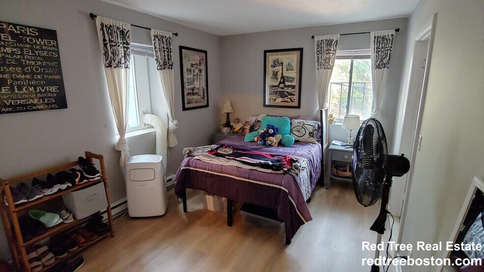 Building Photo - 200 Kelton St