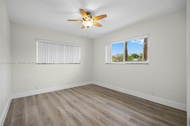 Building Photo - 251 SE 7th St